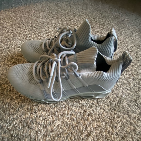 Running Shoes - Picture 2 of 6